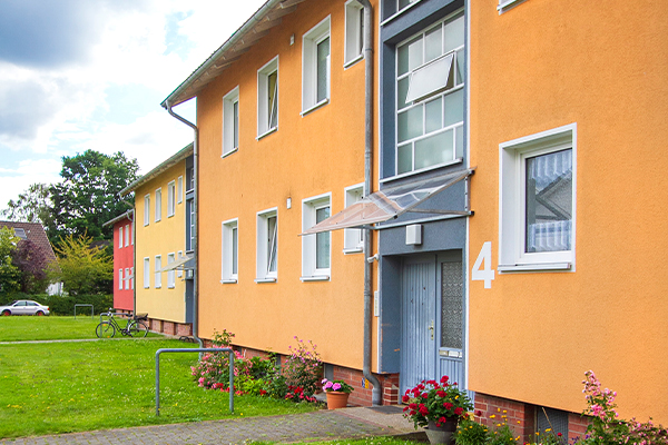 Reihenhaus mit nach hinten versetzten Hausbereichen